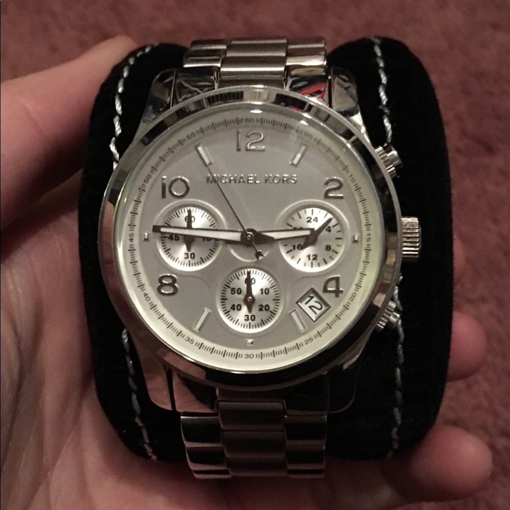 Michael Kors Runway Silver Toned Watch